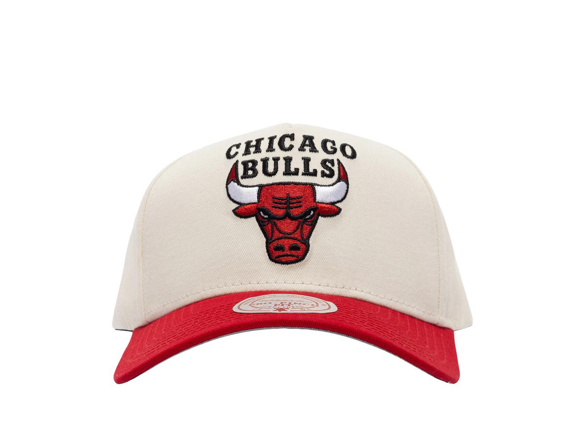 Mitchell & Ness Mitchell & Ness NBA Chicago Bulls Cream/Team Colour Pro Pinch Cap