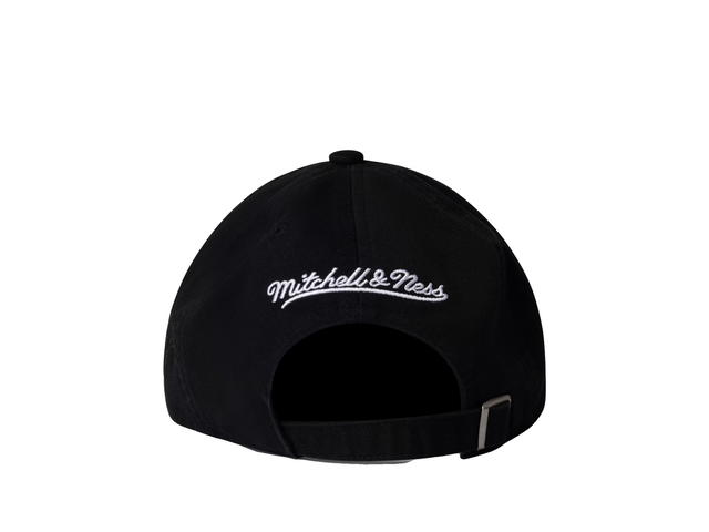 Mitchell & Ness Mitchell & Ness NBA Chicago Bulls Team Logo Dad Hat - view 2