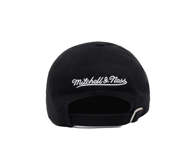 Mitchell & Ness Mitchell & Ness NBA Los Angeles Lakers Team Logo Dad Hat - view 2