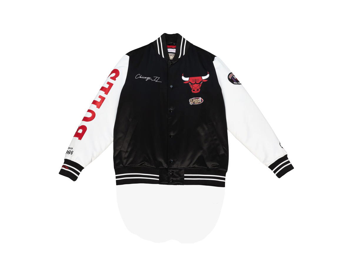 Mitchell & Ness Mitchell & Ness Chicago Bulls Team Origins Varsity Satin Jacket - Black/White - Mens