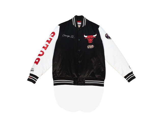 Mitchell & Ness Mitchell & Ness Chicago Bulls Team Origins Varsity Satin Jacket - Black/White - Mens - view 1