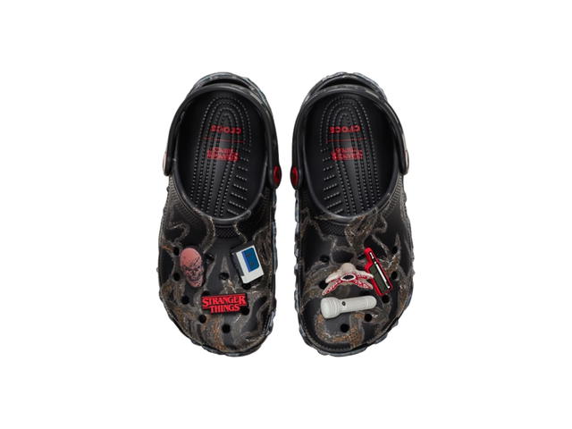 Crocs Crocs Stranger Things Classic Clogs Black - view 3