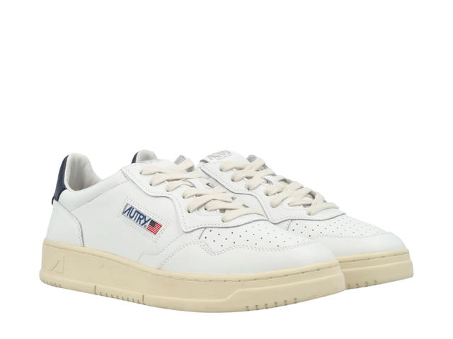 Autry Autry Medalist Low-Top Sneakers In White Leather - view 2