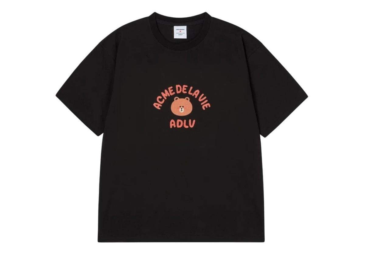 acmé de la vie acmé de la vie Oversize Bear Doll Hug Brown Line Friends Short Sleeve T-Shirt Black