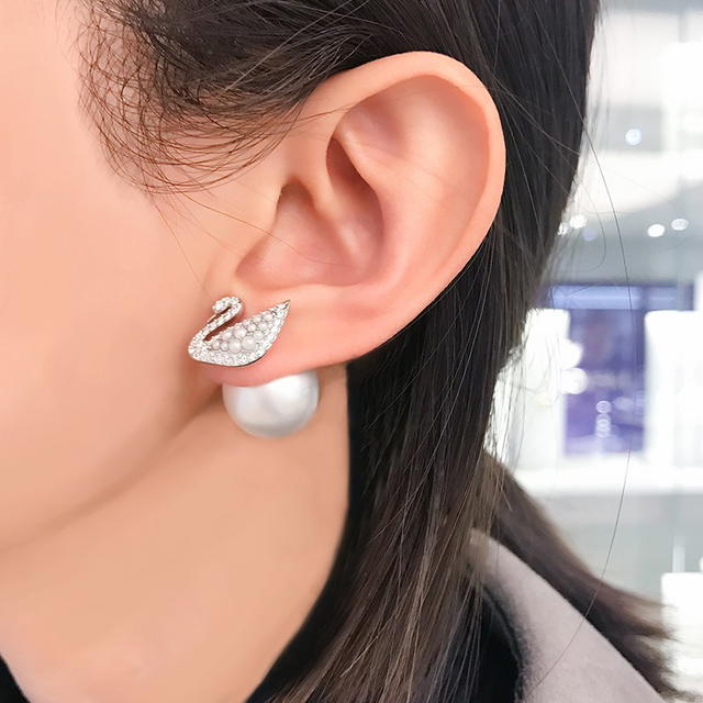 Swarovski Swarovski ICONIC SWAN Earrings - view 3