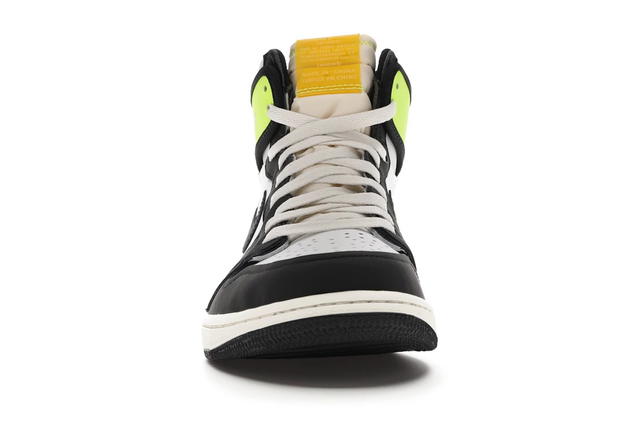 Jordan Jordan 1 Retro High White Black Volt University Gold - view 2