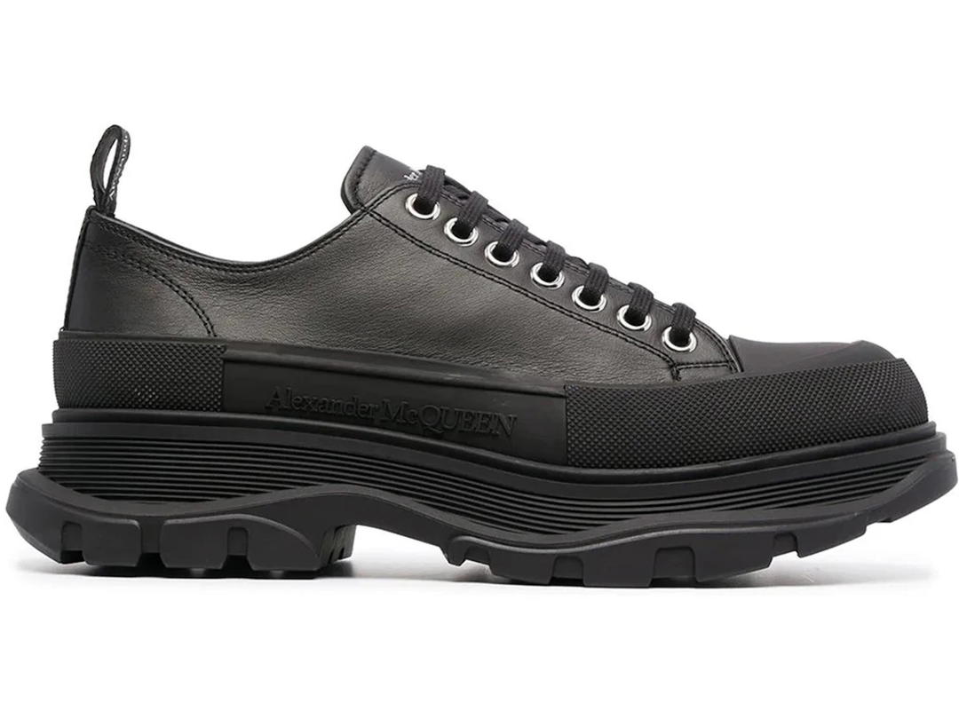 Alexander McQueen Alexander McQueen Tread Slick Low Lace Up Leather Triple Black