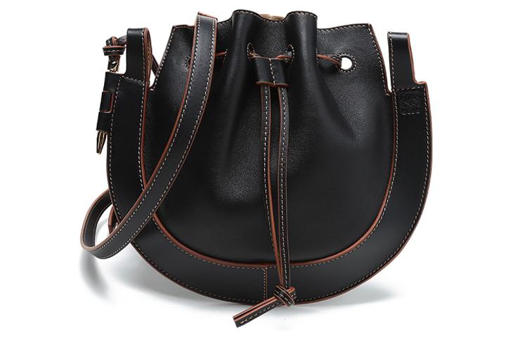 Loewe Loewe Cow Leather Horseshoe Shoulder Bag Crossbody Bag Women's Black