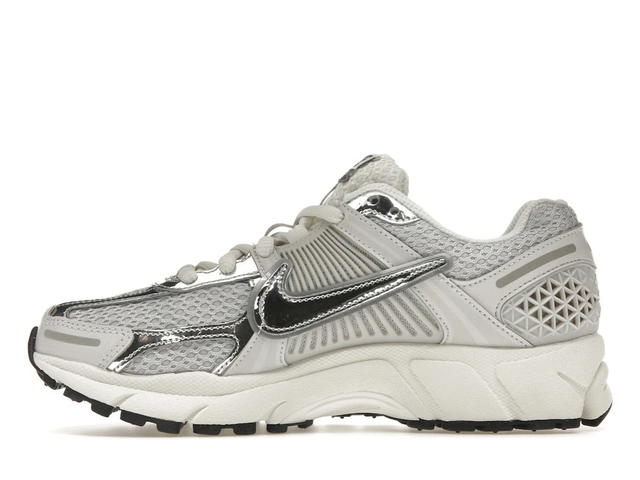 Nike Nike Zoom Vomero 5 Photon Dust Metallic Silver (Women's) - view 3