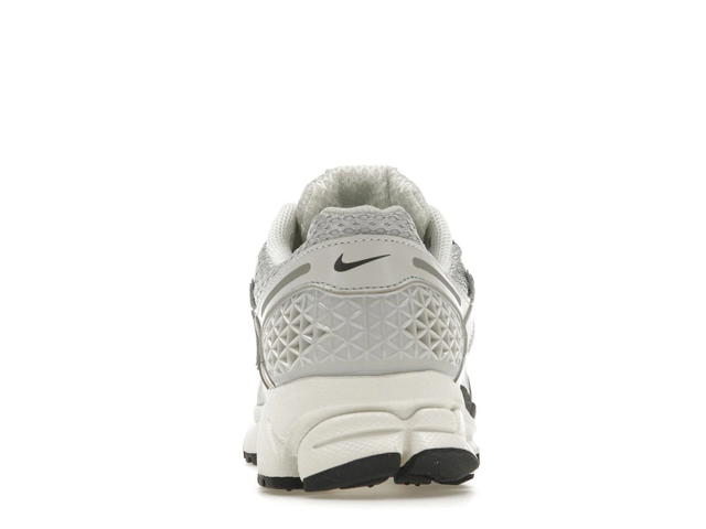 Nike Nike Zoom Vomero 5 Photon Dust Metallic Silver (Women's) - view 4
