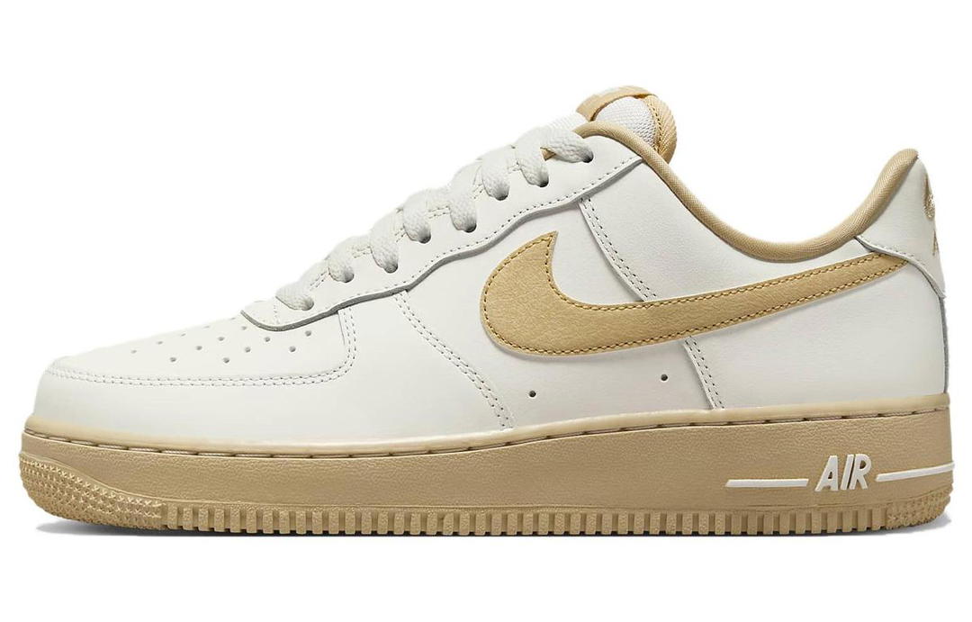 Nike Nike Air Force 1 07 Sail Sesame Women's