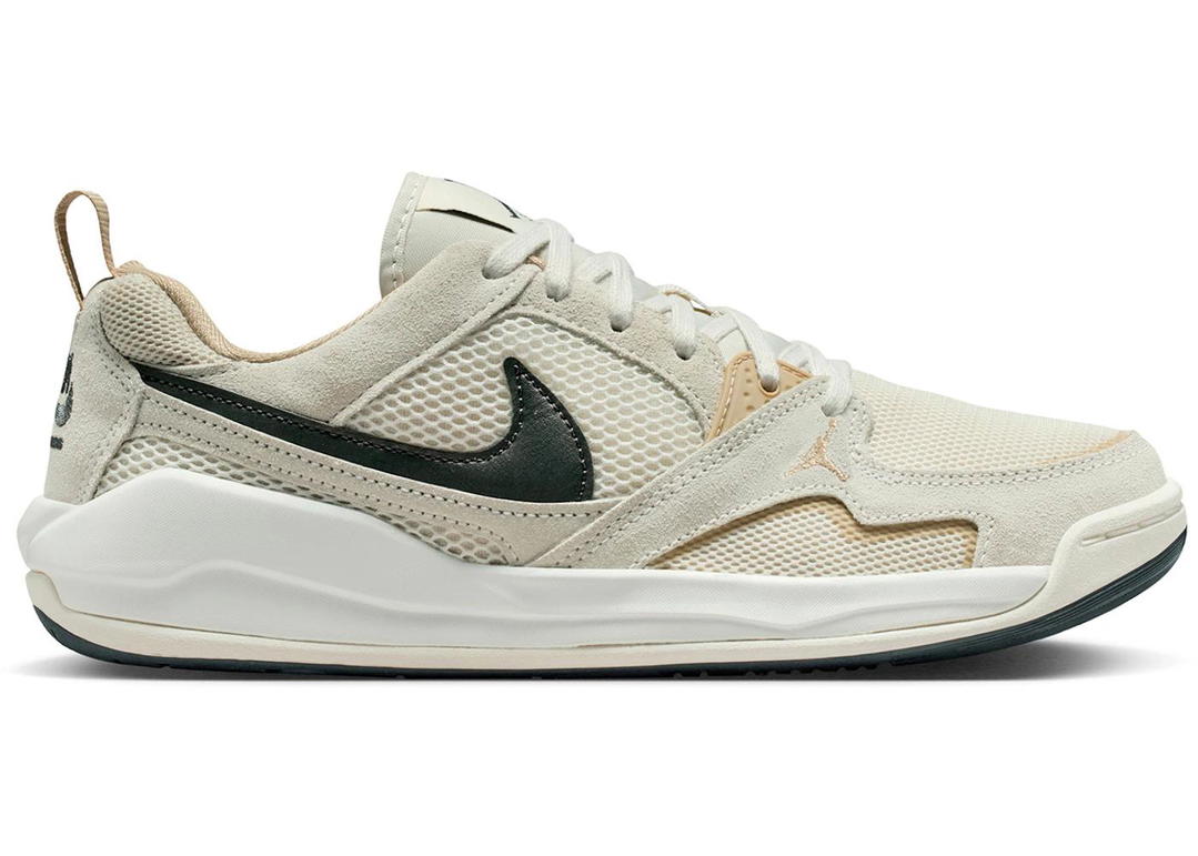 Jordan Jordan CMFT Era Light Orewood Brown Sail (Women's)
