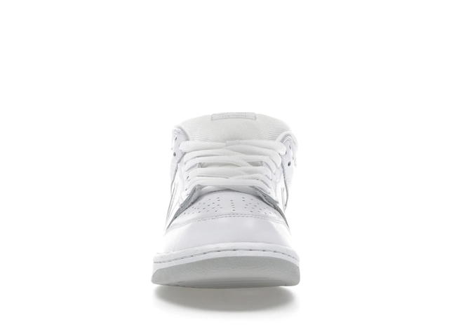 Nike Nike SB Dunk Low Supreme 94 White Metallic Silver - view 2