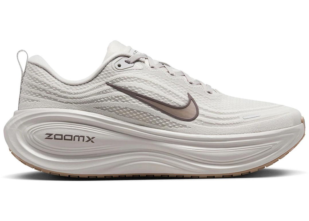 Nike Nike Vomero Plus College Grey Light Iron Ore Gum