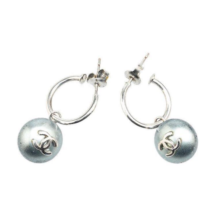 Chanel Chanel 2000 Swing Faux Pearl Push Back Earrings Costume Earrings