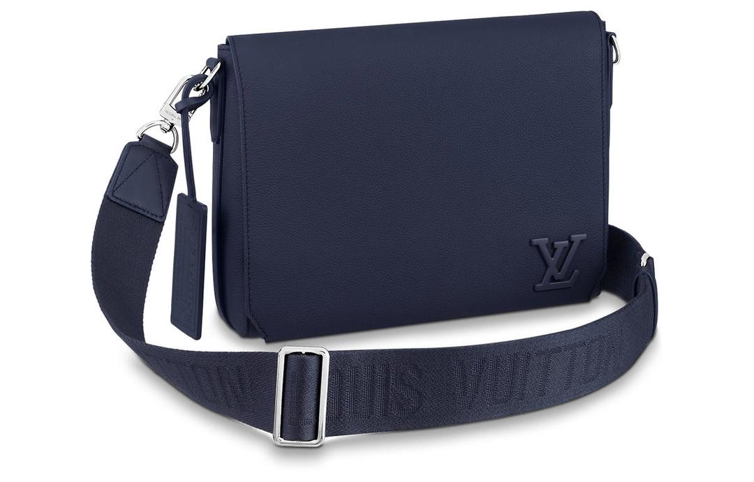Louis Vuitton Louis Vuitton Takeoff Messenger