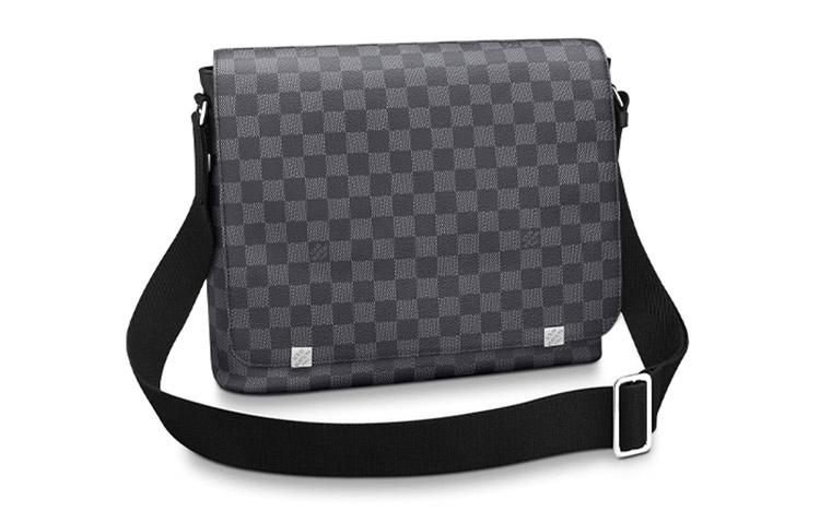 Louis Vuitton Louis Vuitton District Shoulder Bags