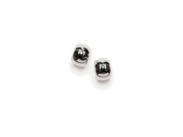 Chanel Chanel Stud Earrings Silvery Black - view 3