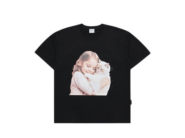 acmé de la vie acmé de la vie Baby Face Cat Hug Girl Short Sleeve T-shir Black - view 1