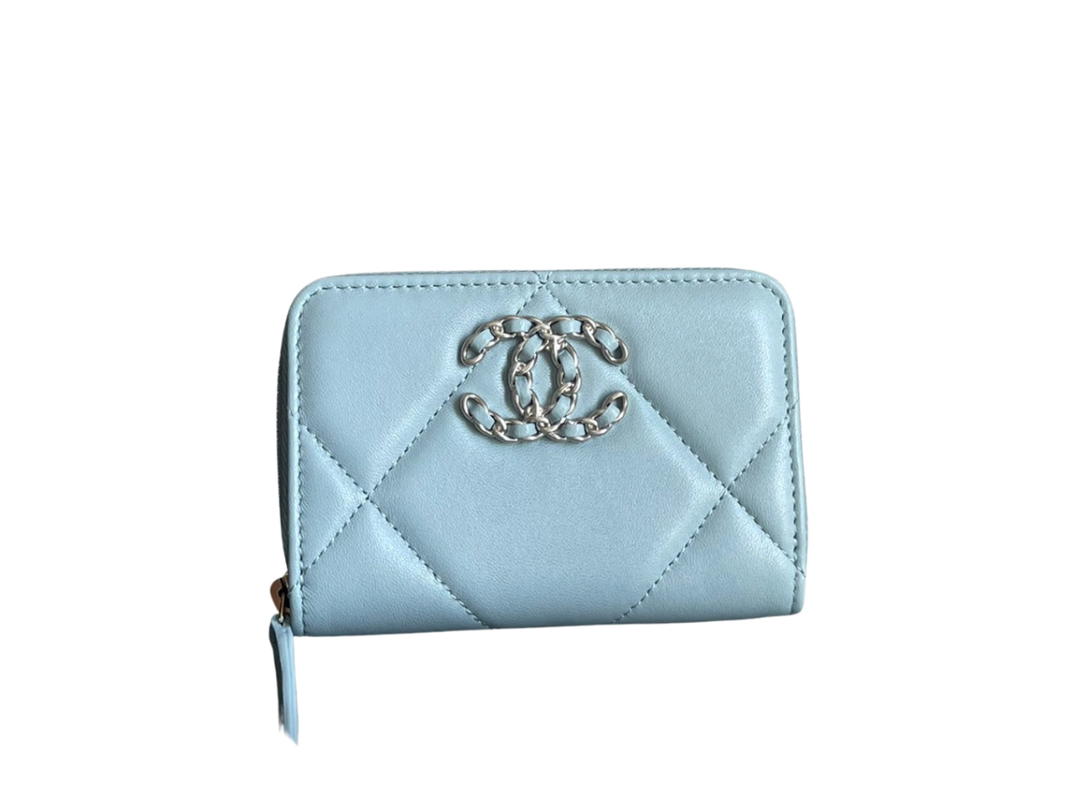 Chanel Chanel 19 Zipped Wallet