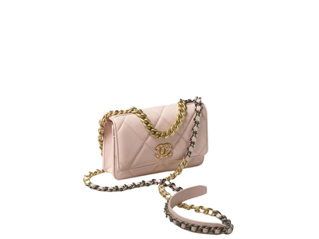 Chanel Chanel 19 Wallet On Chain - view 3