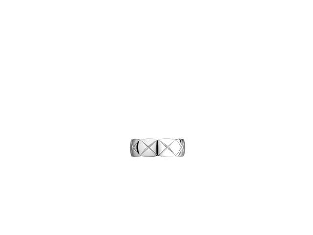 Chanel Chanel Coco Crush Ring Small Version In 18k White Gold With Quilted Motif - view 3