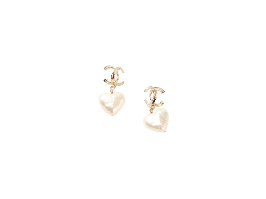 Chanel Chanel Heart Earrings In Metal And Resin Gold With Pearly White
