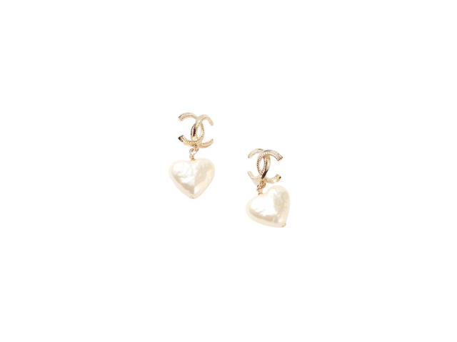 Chanel Chanel Heart Earrings In Metal And Resin Gold With Pearly White - view 1
