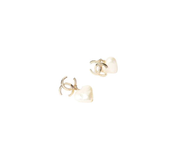 Chanel Chanel Heart Earrings In Metal And Resin Gold With Pearly White - view 2