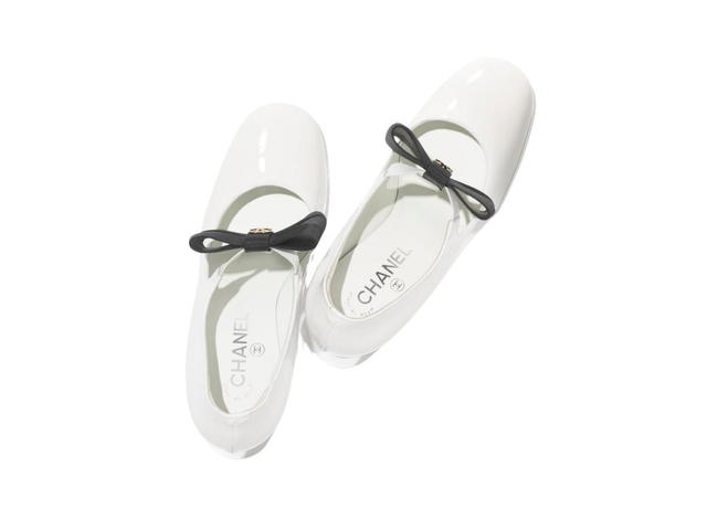 Chanel Chanel Mary Janes In Patent Calfskin And Grosgrain White-Black - view 3