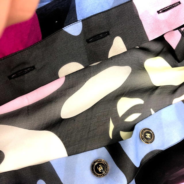 Chanel CHANEL P61292 CC Mark Button Matelasse 4 Pocket Cardigan jacket cardigan - view 5
