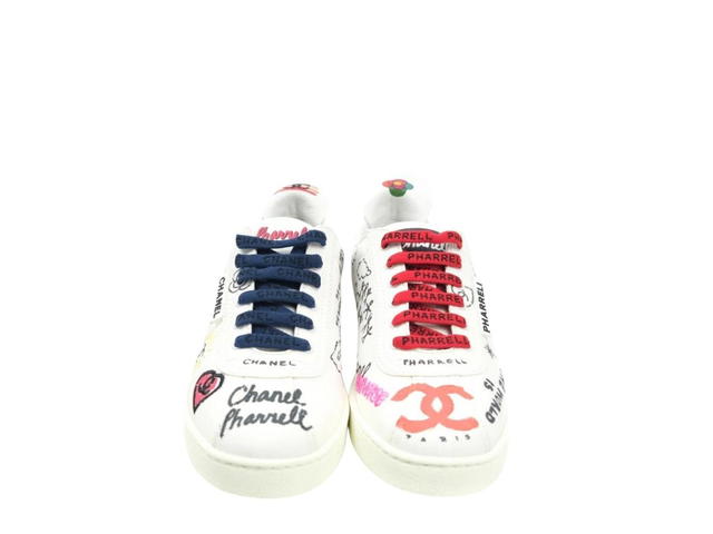 Chanel Chanel Pharrell Graffiti Low-Top Sneakers In Printed Canvas White Multicolor (W) - view 3