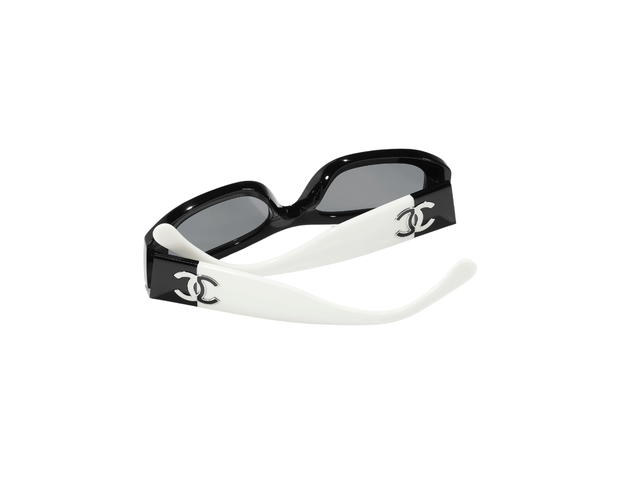 Chanel Chanel Rectangle Sunglasses In Acetate Black And White With Dark Grey Polarized Lenses (Ref.5525-1656-T8) - view 4