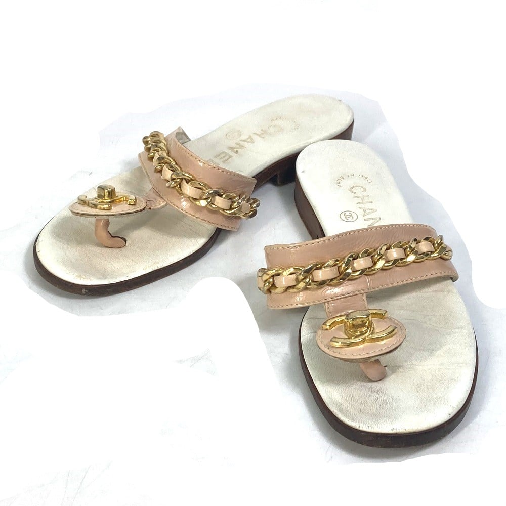 Chanel CHANEL shoes flat tongs CC Mark turn lock Chain Sandals Leather White/Beige