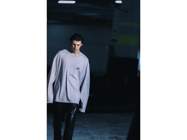 CHEMISE CHEMISE Stat-Board Grey Long Sleeve T-Shirt - view 5