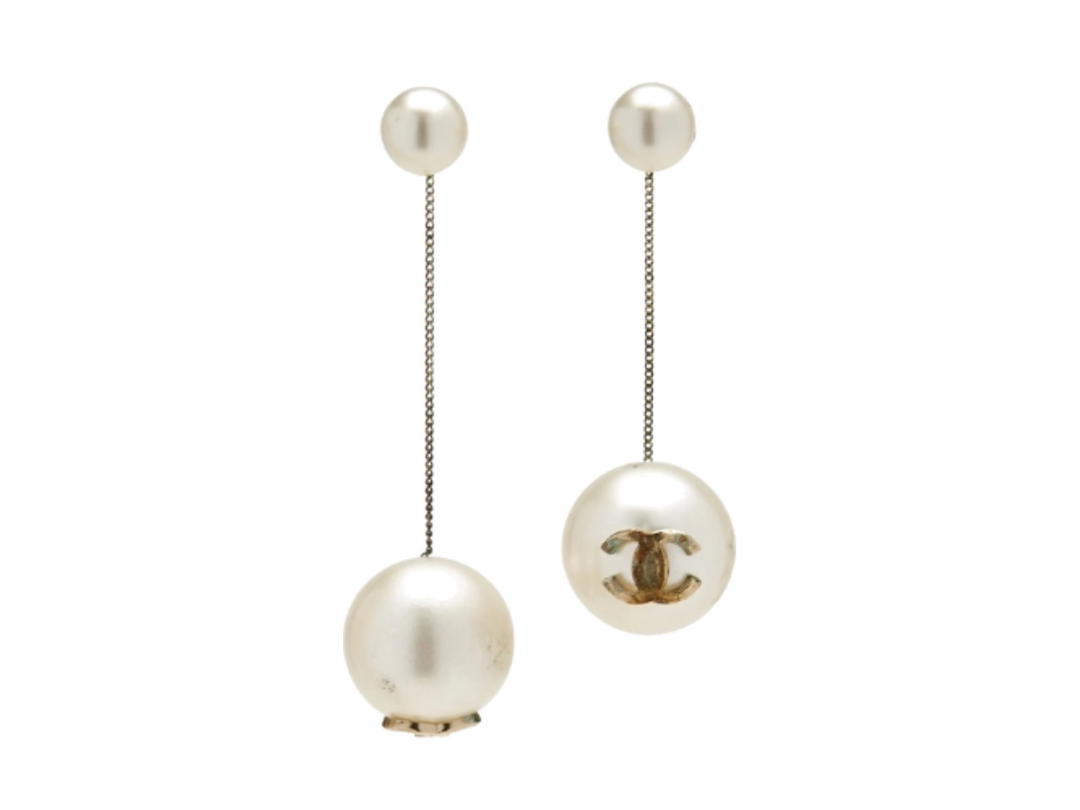 Chanel Chanel Pearl CC Chain Drop Earrings In Metal With Gold Hardware White