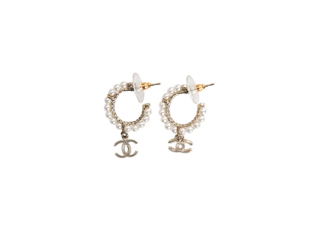 Chanel Chanel Sleeper Earrings Gold Pearl