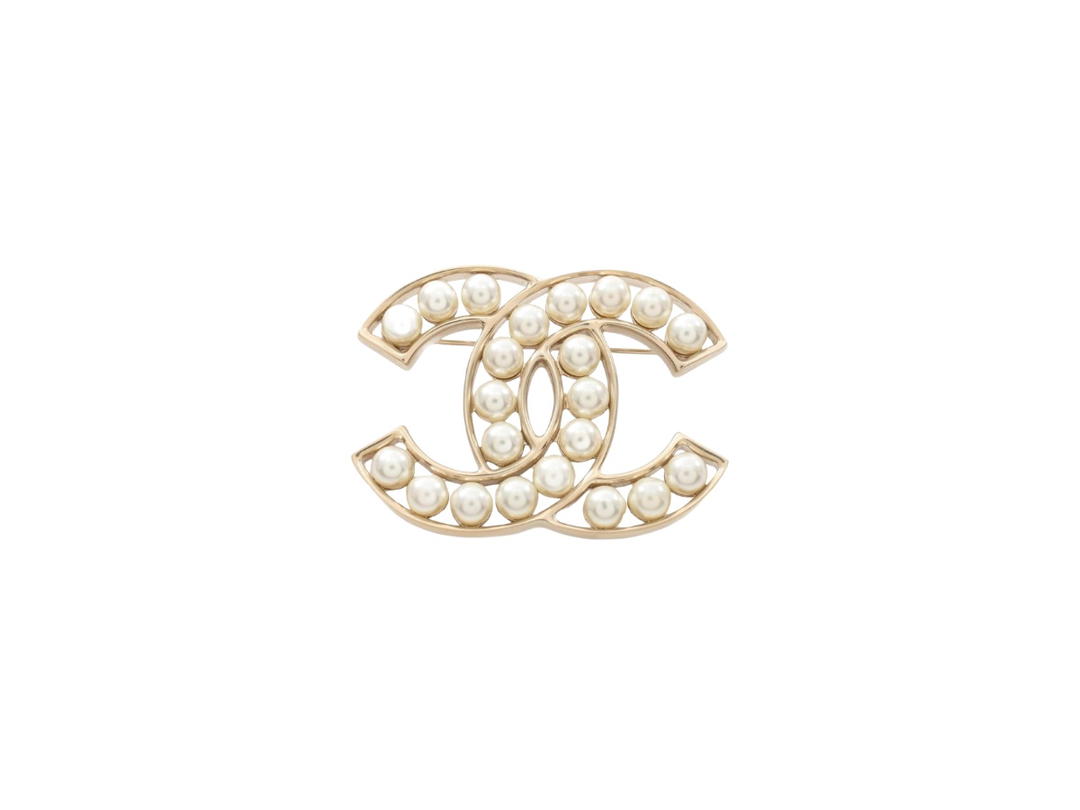 Chanel Chanel Brooch with Artificial In Gold Plated And Pearl Golden