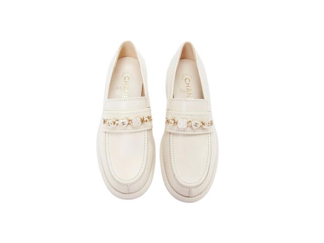 Chanel Chanel 22C Ivory CC Heart Flower Charm Chain Leather Loafers Beige - view 3