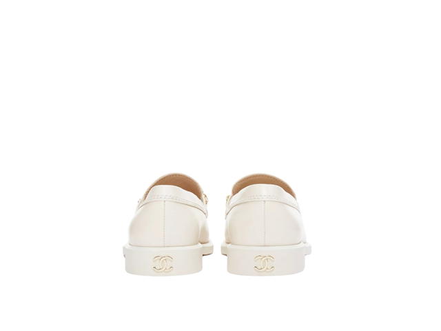 Chanel Chanel 22C Ivory CC Heart Flower Charm Chain Leather Loafers Beige - view 4