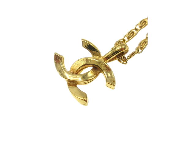 Chanel Chanel 1982 CC Chain Pendant Necklace Gold - view 3