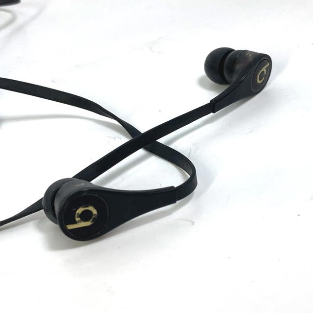 MCM ear headphones Beats with cord With case in VisetosEarphones - view 3