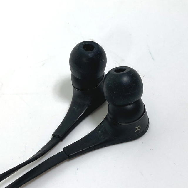 MCM ear headphones Beats with cord With case in VisetosEarphones - view 4