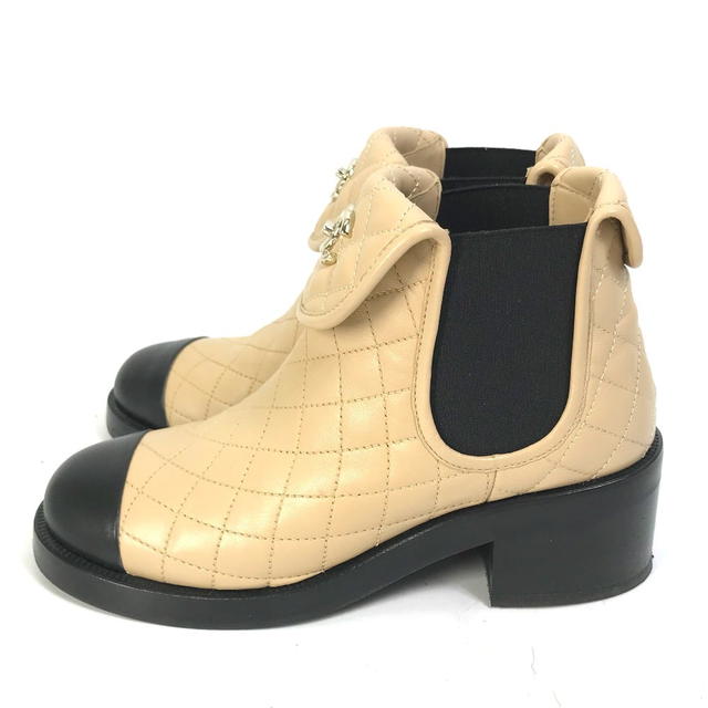 Chanel G45144 23B Bicolor Shoes Shoes Turnlock Matelasse Quilted Side Gore Bicolor short ankle bootsboots - view 4