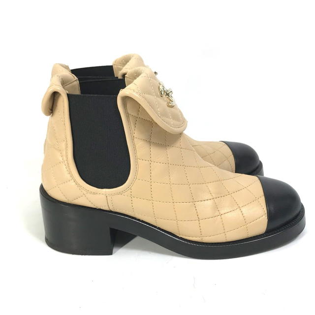 Chanel G45144 23B Bicolor Shoes Shoes Turnlock Matelasse Quilted Side Gore Bicolor short ankle bootsboots - view 5