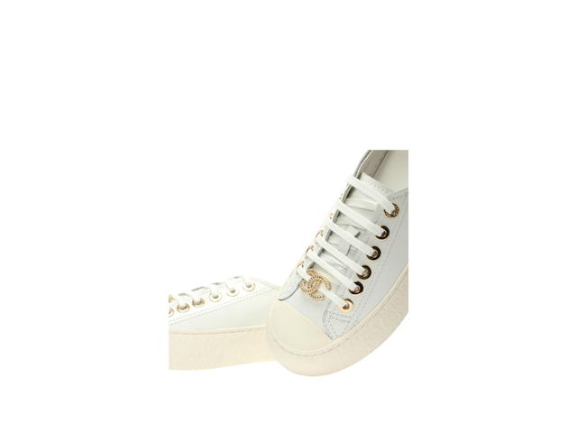 Chanel Chanel 24S Low-Top Skateboard Shoes White (Women's) - view 4
