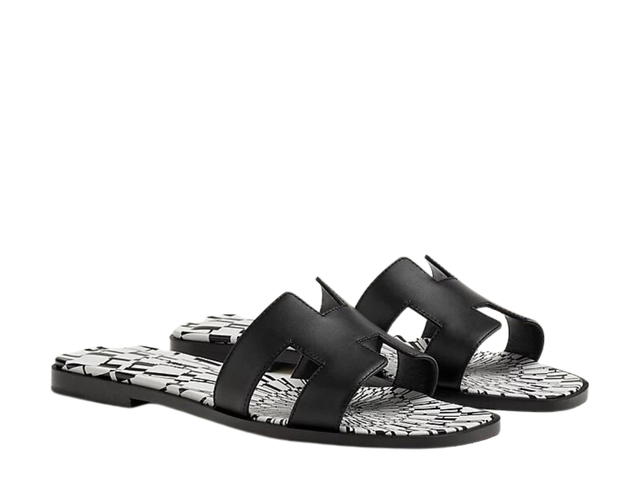 Hermes Hermes Oran Sandal In Calfskin With Iconic H Cut-Out And Calfskin Insole With Op'H Print Noir - view 2