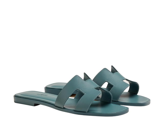 Hermes Hermes Oran Sandal In Calfskin With Iconic H Cut-Out Bleu Pinede - view 2
