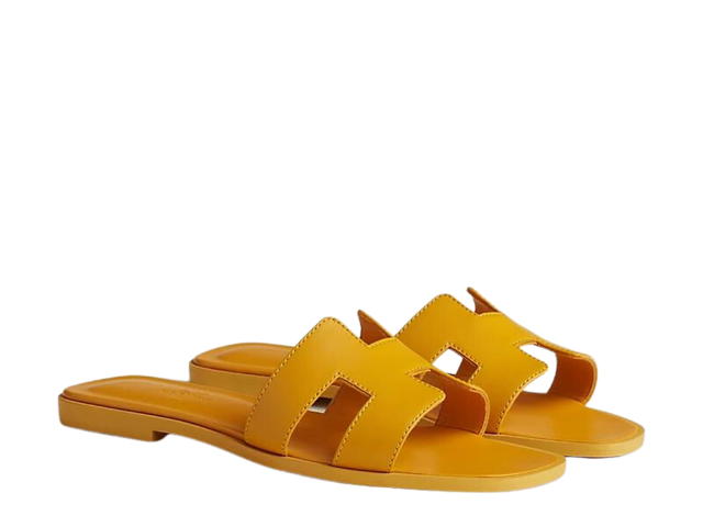 Hermes Hermes Oran Sandal In Calfskin With Iconic H Cut-Out Jaune Topaze - view 2