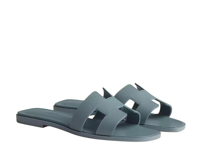Hermes Hermes Oran Sandal In Epsom Calfskin With Iconic H Cut-Out Gris Antarctique - view 2